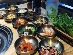 十道正宗韩国小菜-金顺韩式烤肉·网红烤肉店(广利路店)