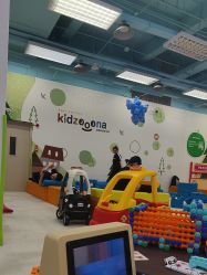 -莫莉幻想儿童乐园(三河燕郊永旺店)