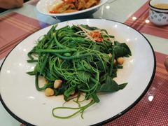 清炒南瓜尖儿-巴依老爷新疆美食(清华东门店)