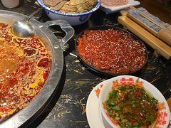 -憨孃孃·重庆老火锅(红山黑金店)