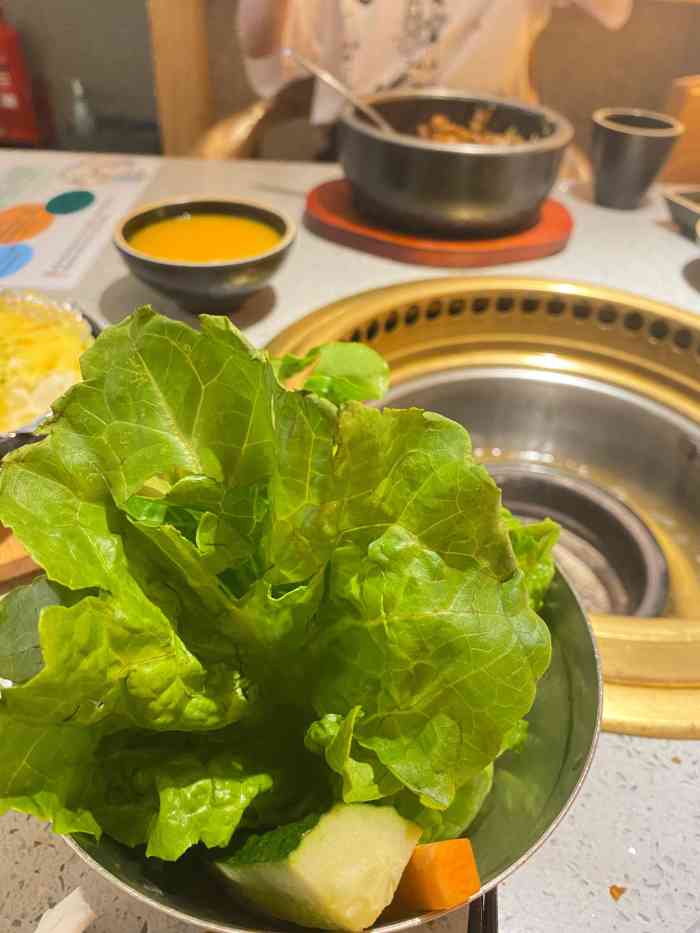 炉饄烧肉居酒屋"餐厅面积不小 用餐的区域相对比较独立我.