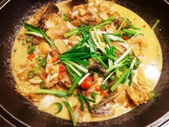 小东江鱼头煲-醉美东江·三文鱼·烧鸡公