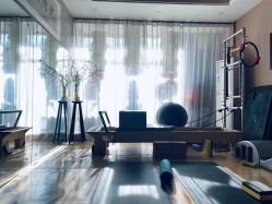 -威思丽高温瑜伽会馆