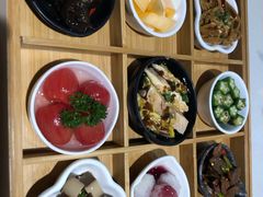 九宫格玲珑前菜-新仙清汤牛腩(铜锣湾店)