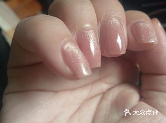 爱上美甲 去年突然爱上美甲，因为喜欢不停的换颜色