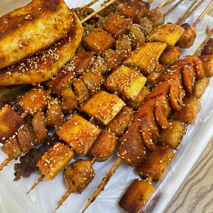 徐胖铁板串店-"[薄荷]环境:如图,以前的小摊现在搬进屋.