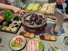 -围炉肉舍•炭烤活鳗•丹东海鲜烤肉(步行街店)