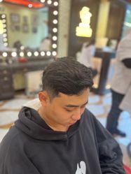-东方先生国潮男士理发馆