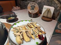 见手青-芸山季·云南野生菌火锅(人民广场来福士店)