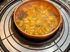 菌菇鸡煲-阿山卓·野生菌火锅·纳西火塘烤肉