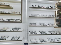 -美式眼镜·授权蔡司.依视路.尼康.豪雅.明月(南翔印象城店)