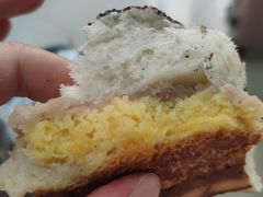 芋泥咸蛋黄欧包-野上麦田(中贸广场店)