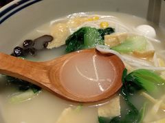 高汤菌菇素米线-刀小蛮半只鸡过桥米线(家乐福四元桥店)