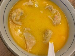 金汤黄鱼馄饨-蟹黄鱼·楼上面馆(外滩中央旗舰店)