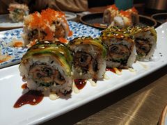 三文鱼牛油果卷-三上料理(西湖文化广场店)