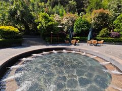 -腾冲洞山温泉村