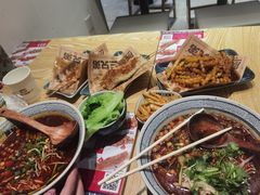 -魔都三兄弟酸辣粉·蘸卤炸串(虹桥万科店)