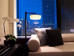 上海璞丽酒店豪华套房-客厅沙发-上海璞麗酒店