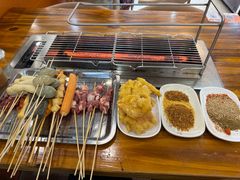 -哈尔滨小酒馆·鲜肉现穿自助烧烤(康新花园店)