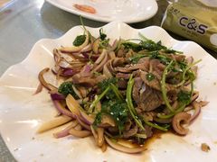 西芹黑木耳百合猪颈肉-旭璟酒家·传统粤菜·湘菜(逸景路店)