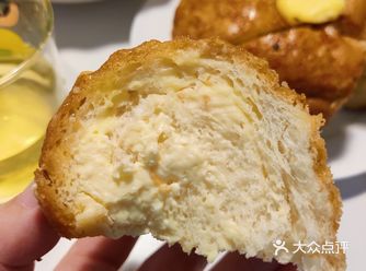 来城阳吃饭，正好离收藏的这家面包店很近 直接骑车过来