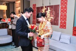 点击看大图 -LOVE SHINE婚纱·红鼎庄龙凤褂·妈妈装定制