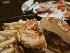 培根奶酪汉堡-瑞食酒馆 La Taverne Suisse