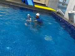 -梦翔龙湖滟澜山游泳俱乐部