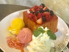 -莓园冰淇淋店