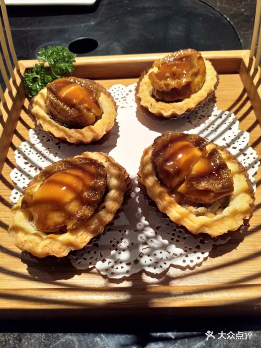 逸春园海鲜酒家·港式点心火锅(长宁来福士店)招牌鲍鱼酥图片
