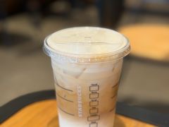 -星巴克臻选(上海中环广场2F店)