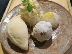 -莓园冰淇淋店