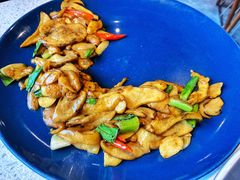 野芫荽炒牛肝菌-半山腰·云南菜(侨福芳草地店)
