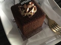 -UNI UNI(环亚凯瑟琳店)
