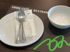 -Chom Cafe and Restaurant