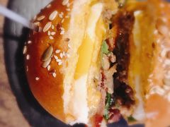 经典芝士汉堡-HIGH FIVE哈福手工汉堡(桂林路店)