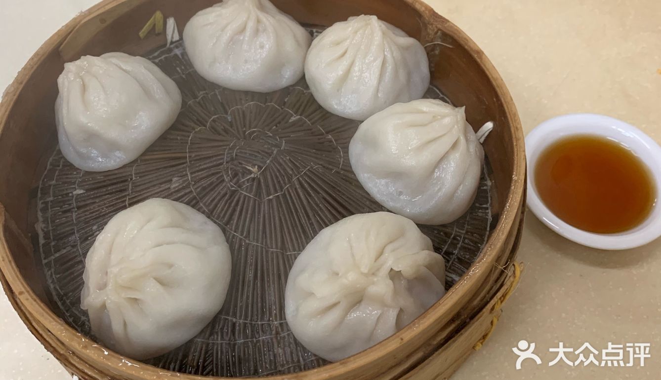 汤汁比较多,油豆腐粉丝汤我家加了辣椒和醋,味道很好吃