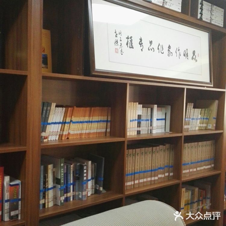 记得好像也是某一年读书日或其他纪念日开设的文化馆