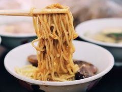 -松树干拌面店