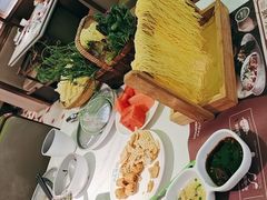 -洪氏嗨捞·广东猪肚鸡·椰子鸡火锅(西咸万象城店)