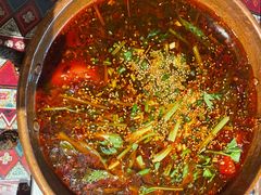 昆明寻甸酸菜牛肉火锅-云边嬢嬢·云南野料现摏火锅