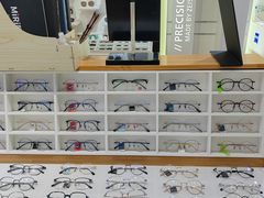 -MiRi眼镜·蔡司·星趣控·尼康控优点视觉合作店(南京东路店)