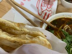 隔壁买的蒙城酥油饼-518牛肉拉面馆(包河花园店)