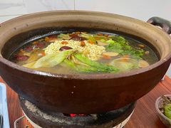 炭炉果鸡煲-威邵鸡煲(西华路总店)