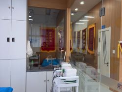 -靓芙泉专研痘痘肌