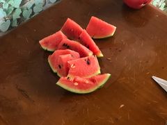 品尝西瓜-庞各庄翠芳园西瓜蔬菜基地采摘园