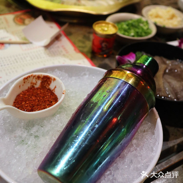 白石洲吃麻辣火锅居然这么燃！ | 小龙坎街舞主题店
