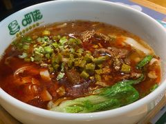 招牌红烧牛肉米粉-呷佬·长沙手工米粉(金沙江路店)