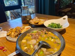 -头上红煨盐鸡·非遗院子餐厅