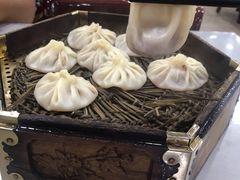 牛肉灌汤小笼包-西安贾三灌汤包·回坊小吃·清真炒菜(北院门总店)
